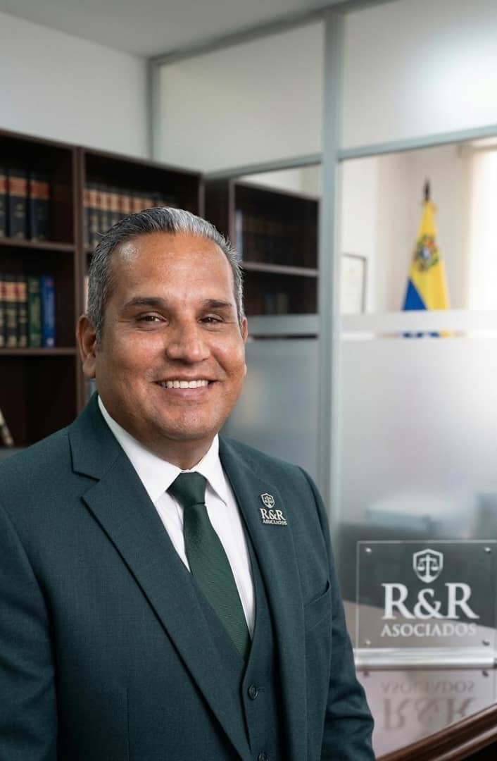 Jean Carlos Rebolledo, Abogado en R&R Asociados